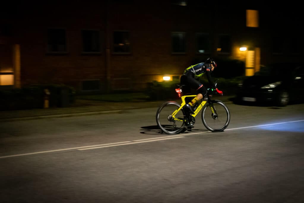 Mads Frank racing through the night of Midt24